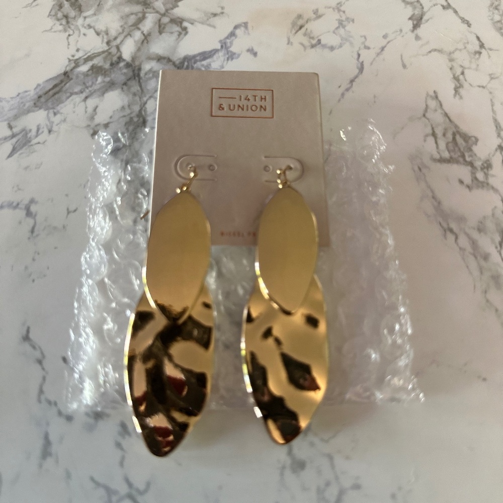 Nordstrom Rack Gold leafy earrings